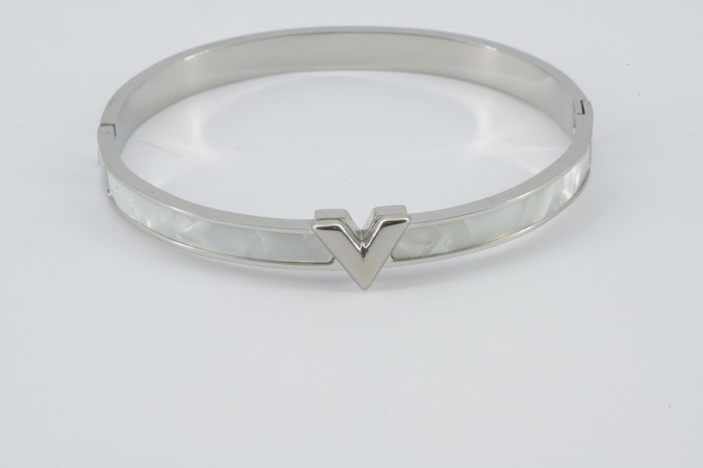 Vera V Bangle–Silver Edition