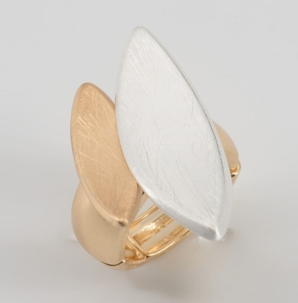 LIVIA Leaf Rings – Dual-Tone with Flexible Fit